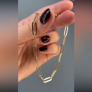 New. 18 karat, gold, paperclip anklet, length 8 inch with 2 inch extender.